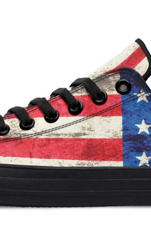 Retro American Flag Black Low-Top Sneakers - Patriotic Vintage Style